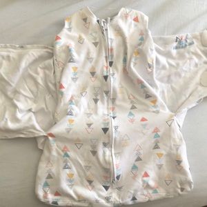 Halo newborn swaddle triangle pattern good used condition.